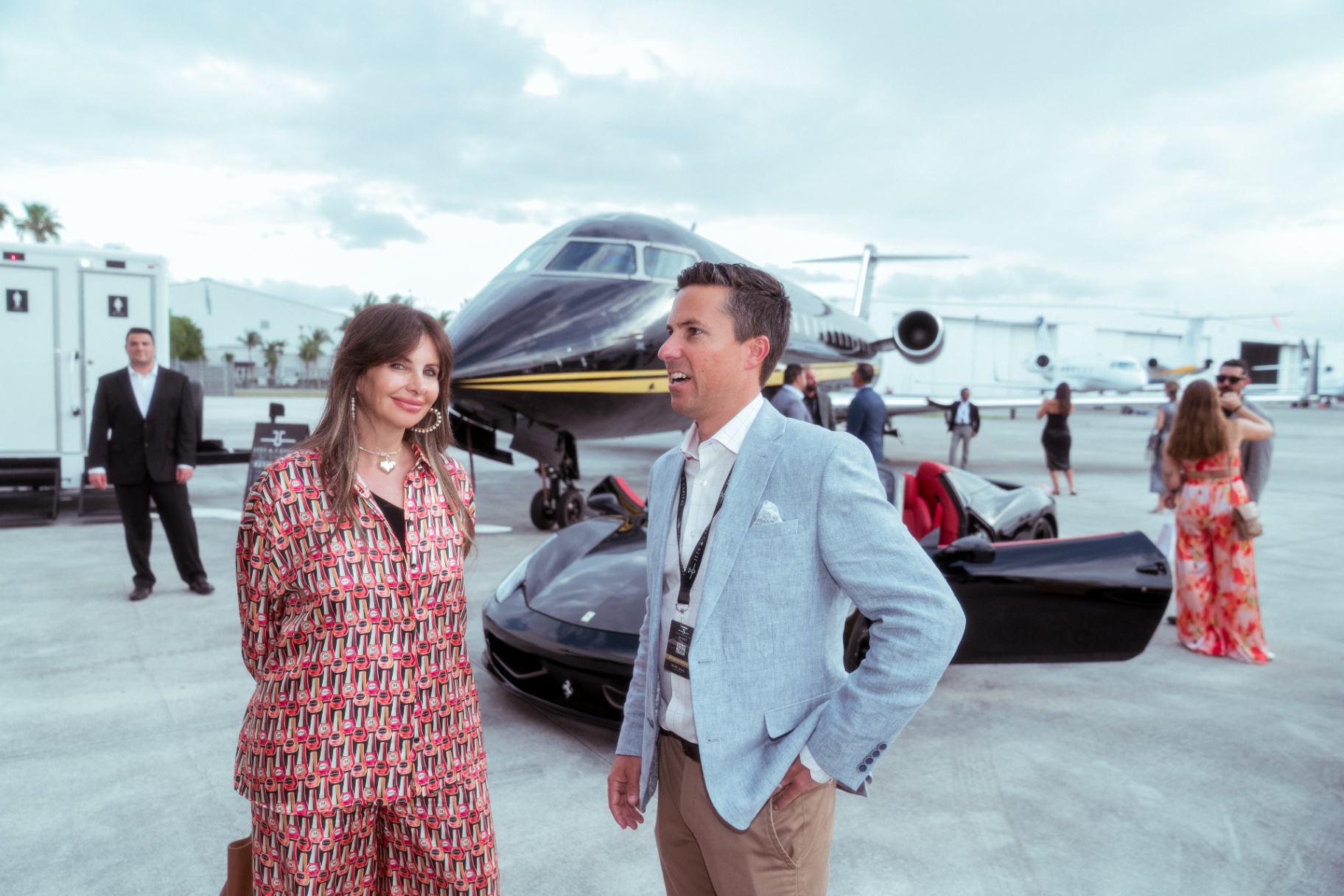 Smarter Aircraft event — guests on the tarmac
